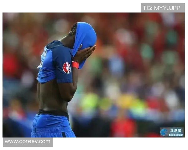 法国足球身材最小女球星展现大能量 驾驭绿茵场突破自我极限